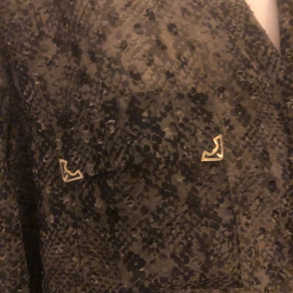 High Quality top in animal print. Size MEDIUM - Picture 2 of 2